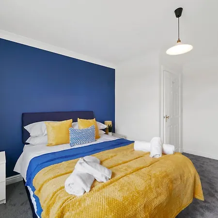 Stylish 3 Bedroom Duplex Penthouse In *