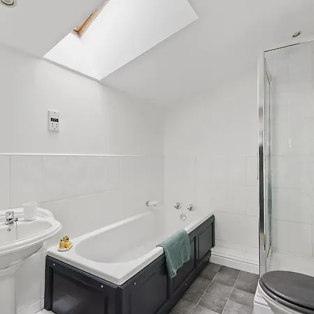 Stylish 3 Bedroom Duplex Penthouse In