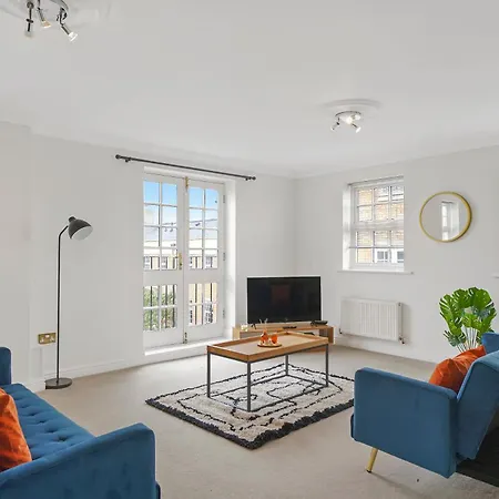 Stylish 3 Bedroom Duplex Penthouse In